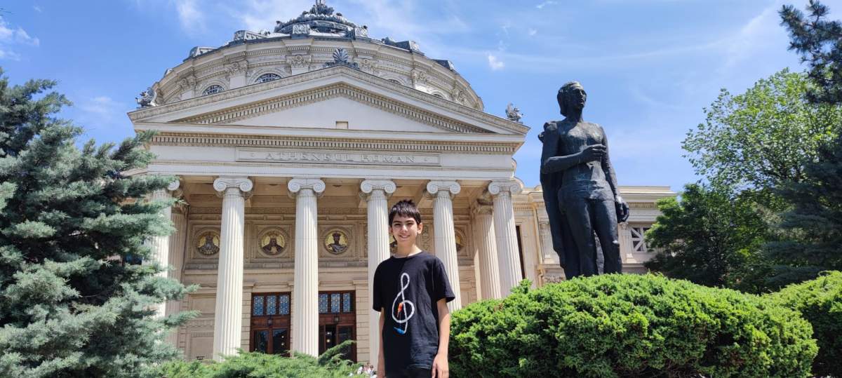 La o zi distanță de Mozart: Camil Tiron, la 13 ani, scrie partituri pentru o orchestră întreagă, compune două simfonii și se înscrie în campania „100 de tineri pentru dezvoltarea România”