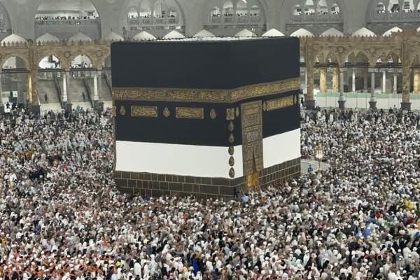 Dezastru la un pelerinaj. Peste 550 de persoane au murit. Temperaturile de 51 de grade Celsius le-au fost fatale