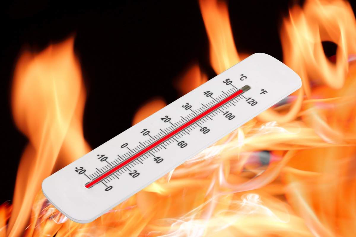 termometrul care arată temperatura ridicată în căldura verii