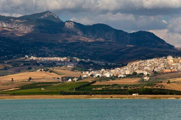 Locul din Europa unde locuințele sunt vândute la preţul unei cafele. Proprietățile au două sau trei dormitoare, terase şi curţi generoase