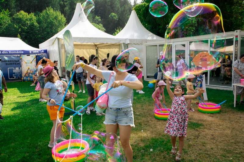 Smiley, prezent la primul festival din România dedicat familiei. 15 000 de copii și părinți s-au distrat timp de 3 zile, în Râșnov