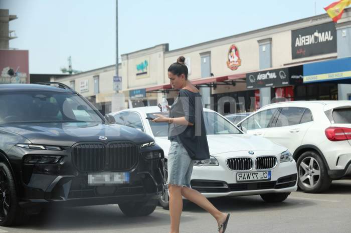 Soția lui Alexandru Chipciu și-a luat mașină nouă și a făcut senzație în București! Cum arată bolidul de lux cu care se mândrește partenera fotbalistului / PAPARAZZI