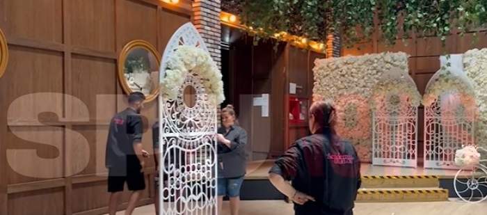 Ultimele pregătiri pentru nunta Andei Adam! Cum arată decorul de la intrare în restaurant. Artista a scos o sumă impresionantă doar pentru aranjamente / VIDEO