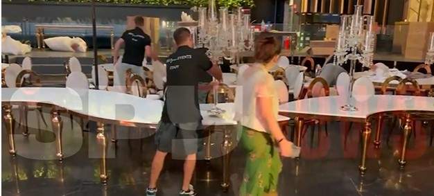 Ultimele pregătiri pentru nunta Andei Adam! Cum arată decorul de la intrare în restaurant. Artista a scos o sumă impresionantă doar pentru aranjamente / VIDEO