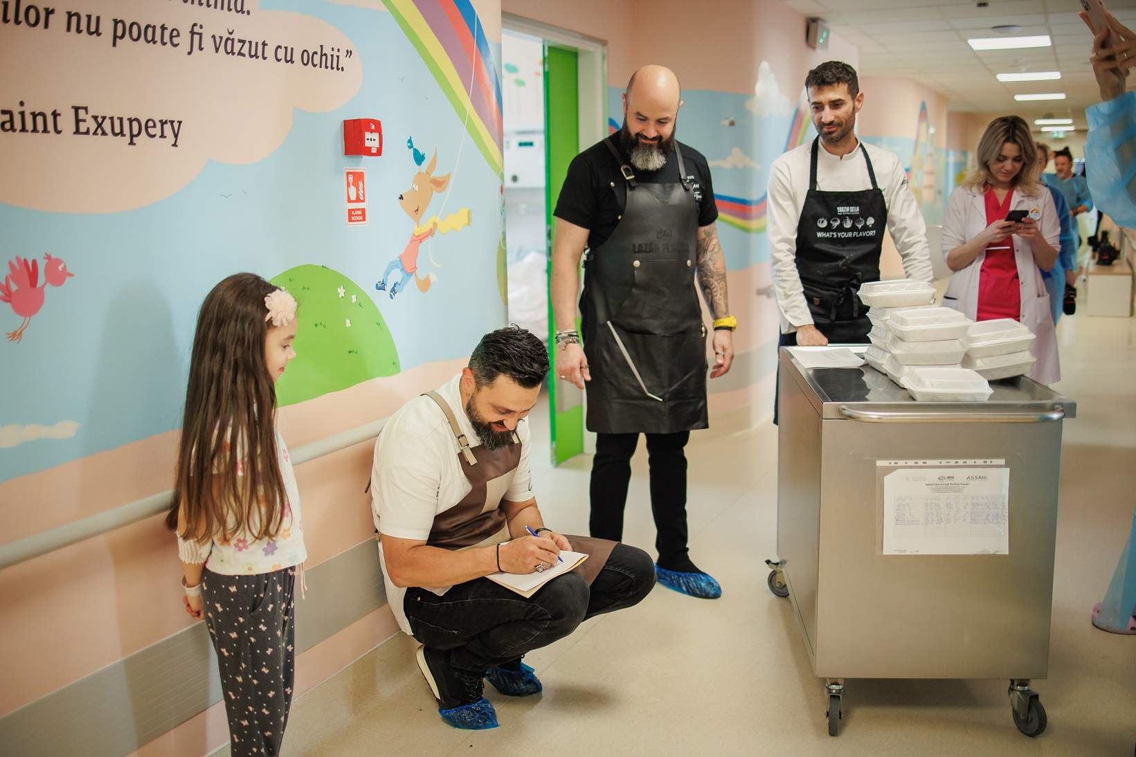 Chef Orlando Zaharia, juratul Chefi la Cuțite, a gătit pentru copiii internați la Spitalul Clinic de Copii Dr. Victor Gomoiu