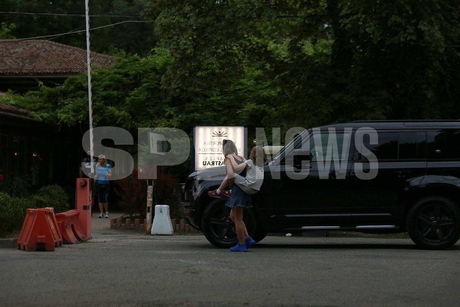 Imagini rare cu familia lui Florin Piersic Jr.! Cum își petrec timpul liber soția și copilul regizorului de film / PAPARAZZI