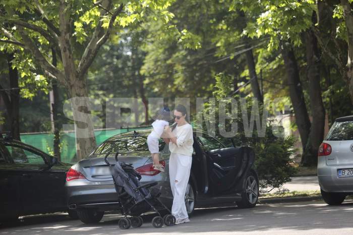 Cât de bine îi șade Magdei Pălimariu în rolul de mămică! Imagini savuroase cu fosta prezentatoare TV, alături de micuțul Aksel! / PAPARAZZI