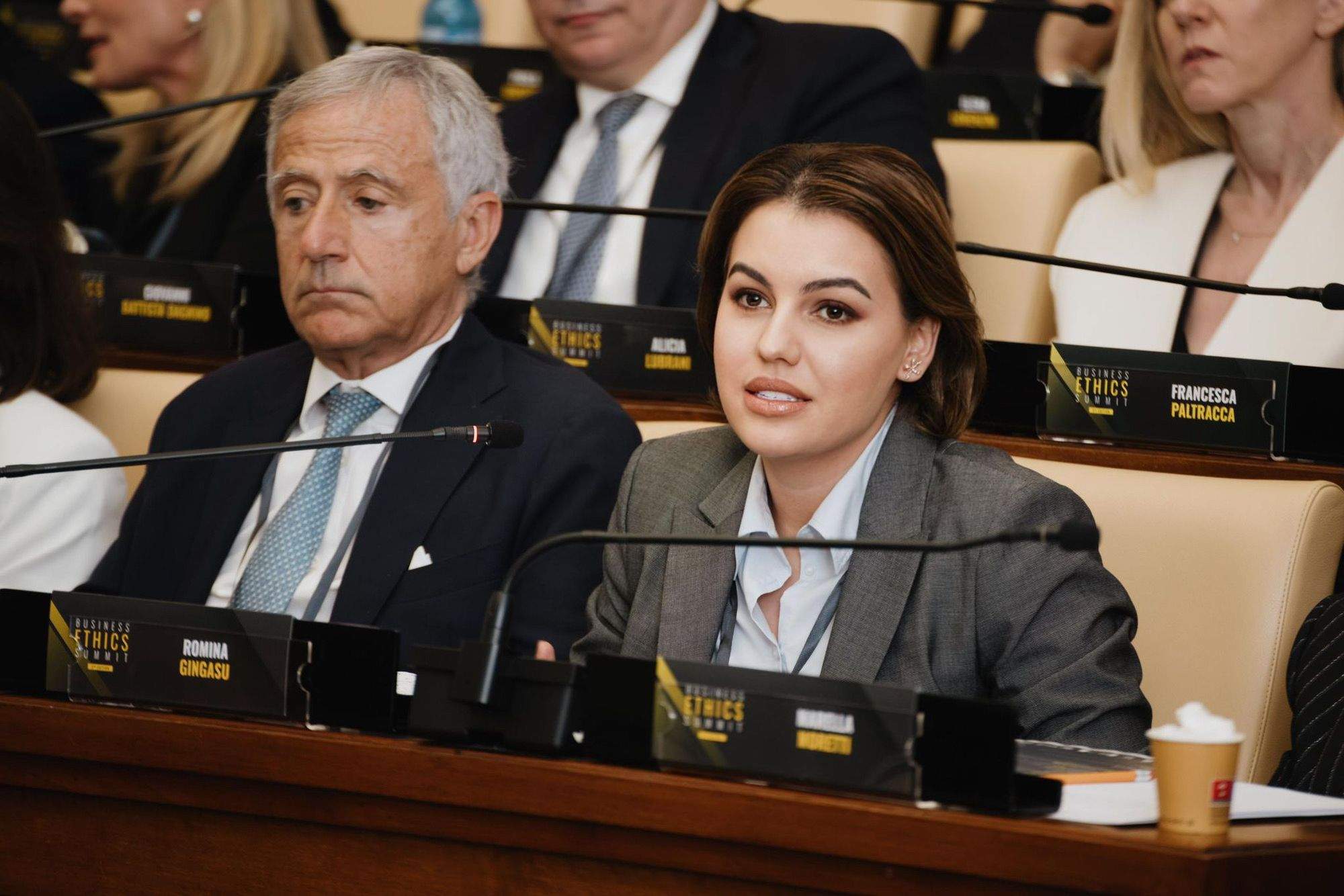 Retelele sociale sunt un pericol, daca nu sunt reglementate cum trebuie. Romina Gingaşu: "Rețelele sociale publică informații care, odată preluate de diverse aplicații AI, pot avea un impact negativ asupra viitorului tinerilor"