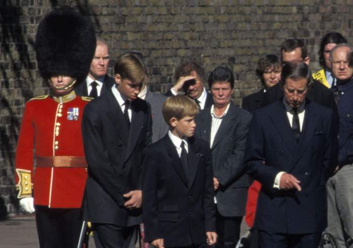 William și Harry la înmormântarea mamei lor.