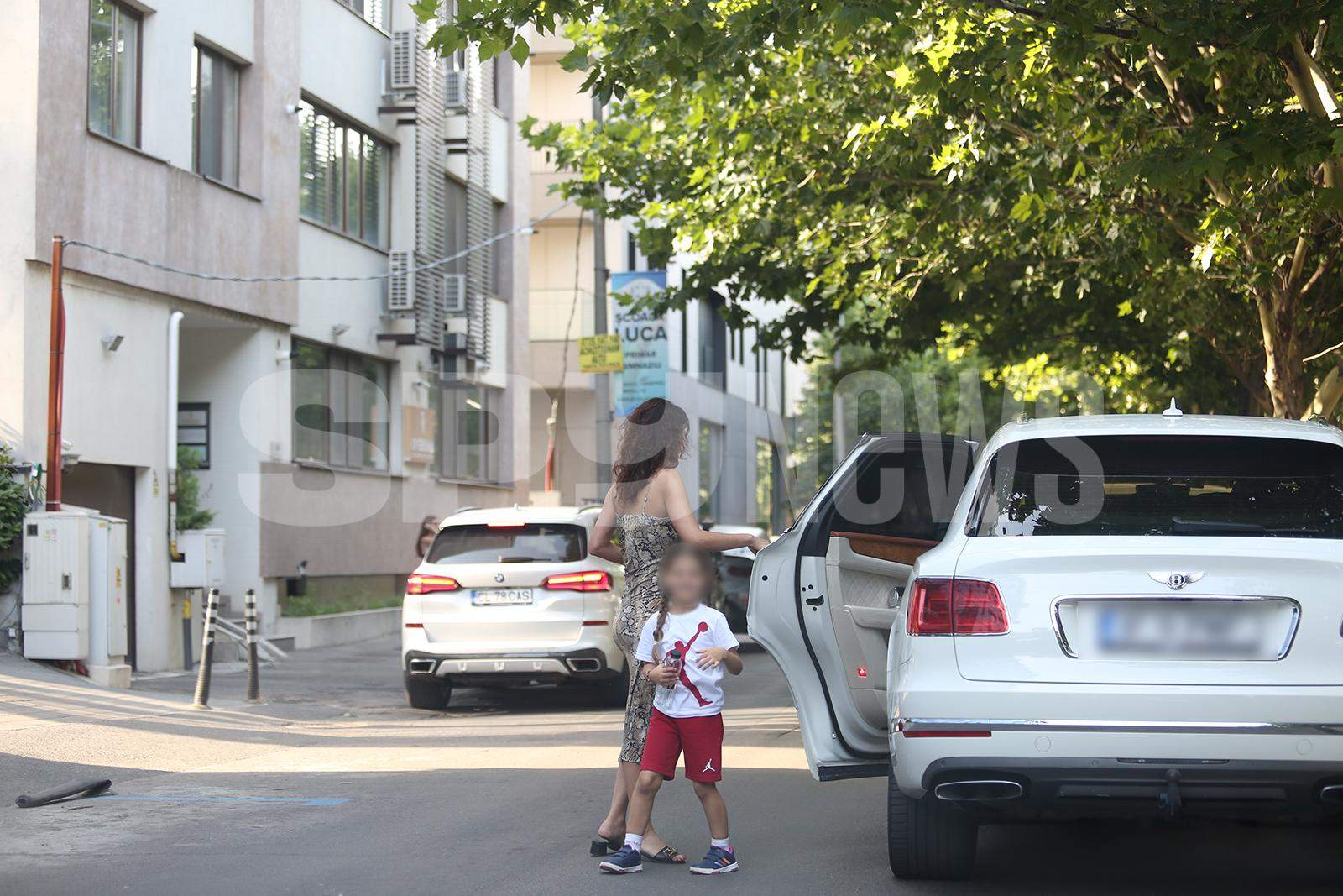 Ce face Mădălina Pamfile de când s-a retras din lumina reflectoarelor! Vedeta duce o viață pe lux și opulență. Își permite orice, și la propriu, și la figurat / PAPARAZZI