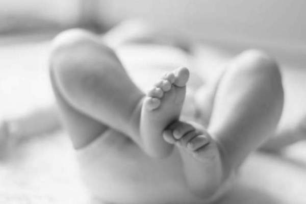 Un bebeluș de numai patru luni a murit din cauza insolației. Copilul a fost luat de părinți la o plimbare cu barca, pe caniculă