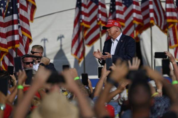 Tentativă de asasinat asupra lui Donald Trump! Atacatorul a fost ucis după ce a tras asupra candidatului la președinția SUA! În ce stare e victima