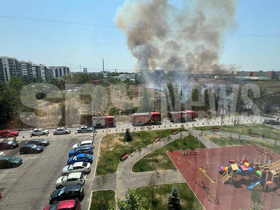 Incendiu lângă un mall din București! Focul se extinde rapid | VIDEO