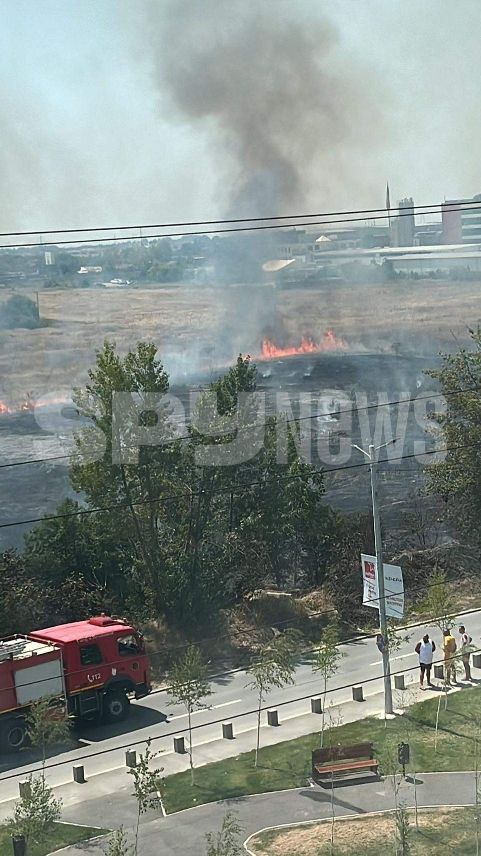 Incendiu lângă un mall din București! Focul se extinde rapid | VIDEO