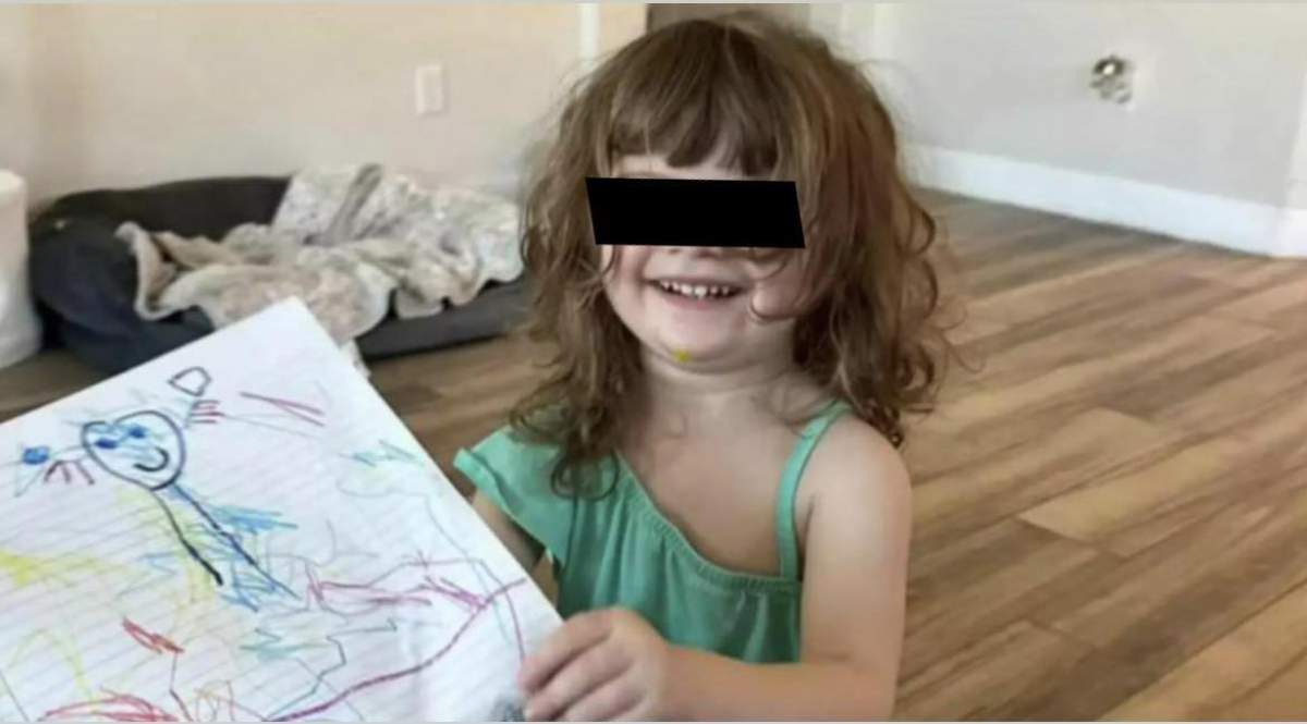 Ea este fetița care a murit în mașină, poză cu un desen în mână Ea este fetița care a murit în mașină