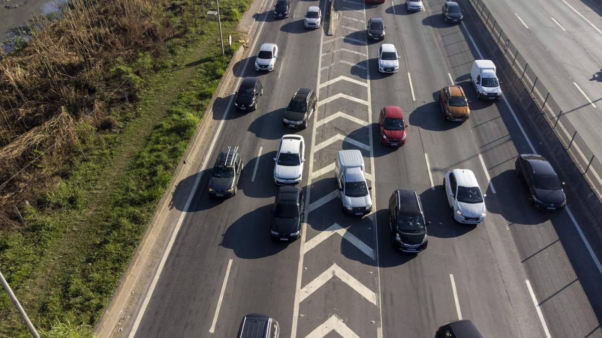 masini pe autostrada