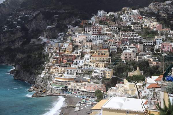 Cât costă o noapte în stațiunile de lux Amalfi și Positano. Peisajele sunt de poveste