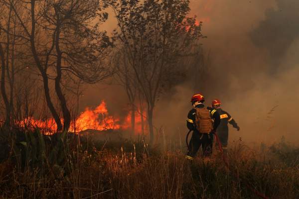 Clipe de groază pentru turiștii care se află în vacanță în Grecia: „Parcă ai fi în apocalipsă sau într-un film de război" / FOTO