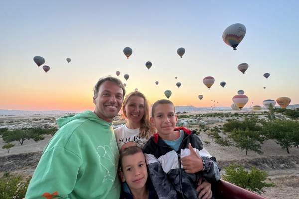 Chef Ștefan Popescu, alături de familie, într-un circuit spectaculos al Turciei, planificat de soția sa: ”Zborul cu balonul în Cappadocia a fost o experiență unică”