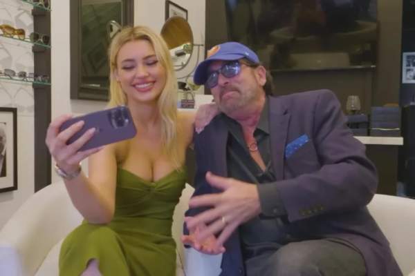 La 24 de ani a decis să îi spună “Da!” bărbatului de 60 de ani, după ce s-au întâlnit doar 30 de zile