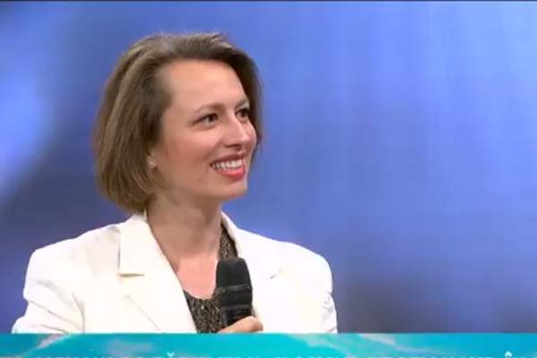 Cine este Alexandra Tărniceru, soprana româncă ce a cucerit Spania! Vocea ei a răsunat pe străzi, luni la rândul | VIDEO