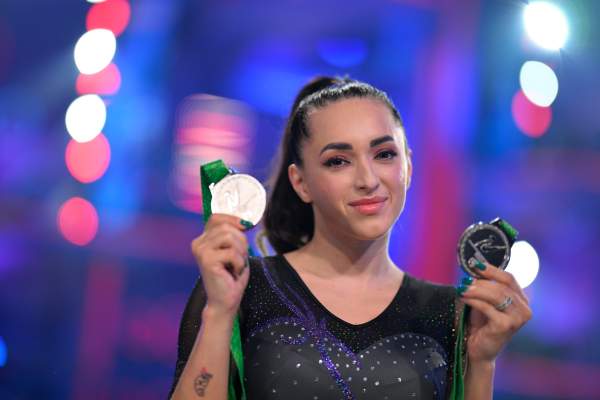 Larisa Iordache, despre depășirea limitelor la Splash! Vedete la apă: „Mi-am dorit să-mi arăt mie, încă o dată, că sunt capabilă să fac lucruri de care îmi e teamă!“ Gimnasta, ȋncurajată de Nadia Comăneci și Octavian Bellu