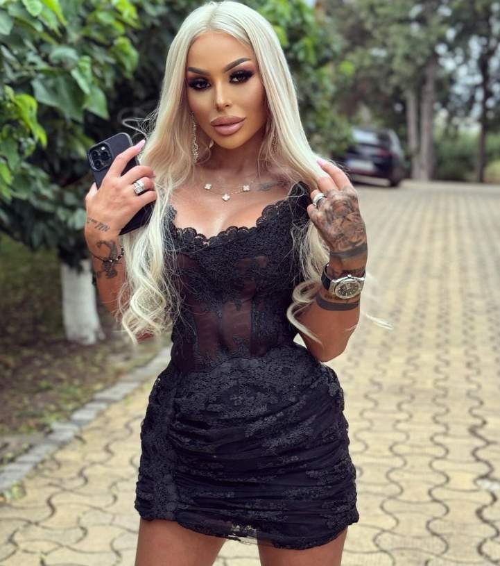 iasmina halas cu rochie neagra