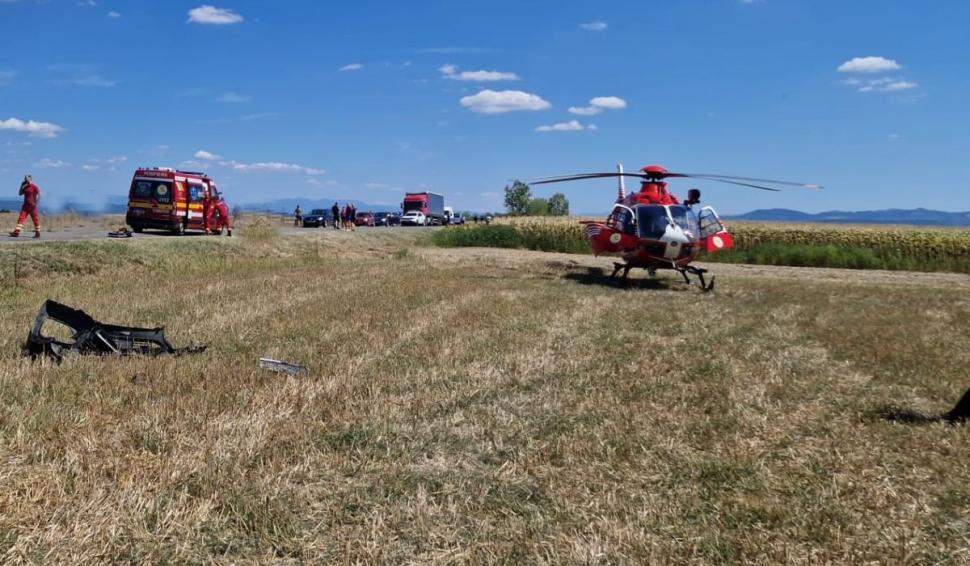 Accident dramatic în Bihor! O fetiță și doi adulți au murit! Un copil a fost preluat de urgență cu elicopterul SMURD / FOTO