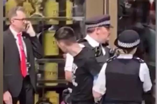 Ioan, românul care a înjunghiat cu sânge rece o fetiță din Londra, ar avea probleme psihice! Atacatorul, adus în fața judecătorilor