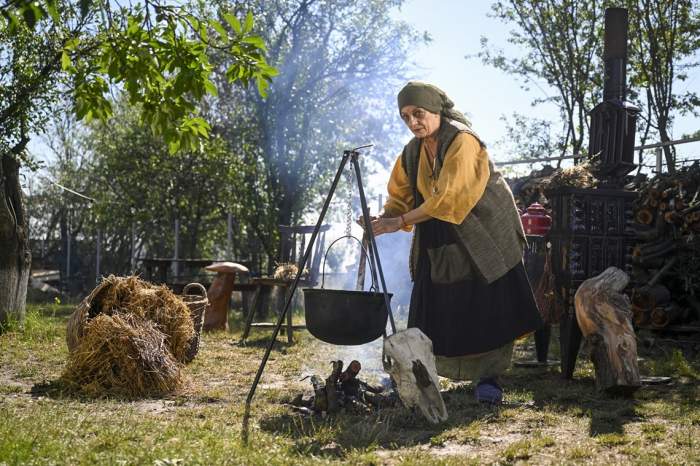 Magda Catone, Liliana Hodorogea şi Gelu Niţu se reunesc pe platoul de filmare de la Iubire cu parfum de lavandă