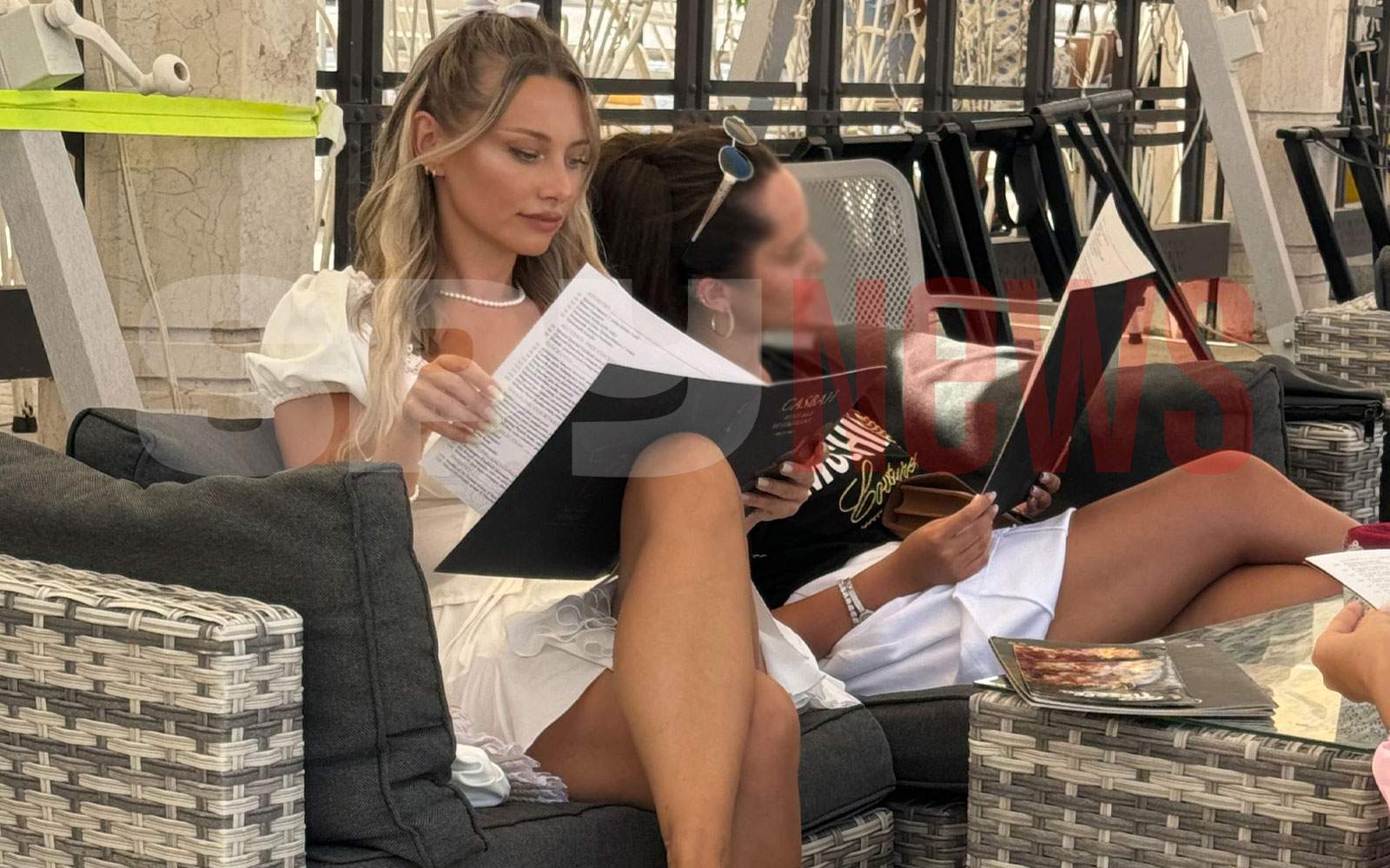 Imagini de colecție cu Ramona Ilie, prezentatoarea Antena Stars, în vacanță în Italia! Cum au prins-o paparazzii Spynews.ro pe frumoasa blondină | PAPARAZZI
