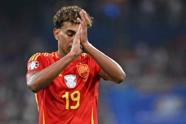 Tatăl fotbalistului fenomen de la Euro 2024 a fost înjunghiat! Bărbatul a fost transportat de urgență la spital