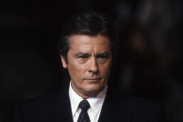 Alain Delon va fi înmormântat astăzi! Trupul neînsuflețit al regretatului actor, depus într-o capelă construită de el