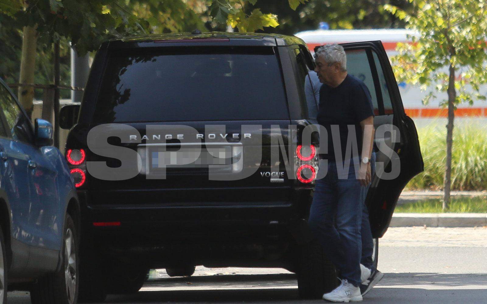 Imagini rare cu noul selecționer al naționalei de fotbal a României! Mircea Lucescu nu prea are timp să se odihnească / PAPARAZZI