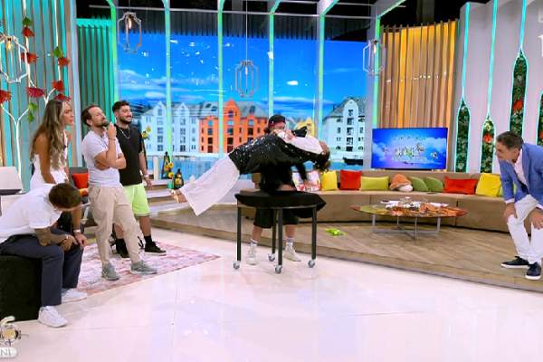 Moment comic în platoul de la Neatza cu Răzvan și Dani! Magicianul Robert Tudor a făcut-o pe Ramona Olaru să leviteze / FOTO