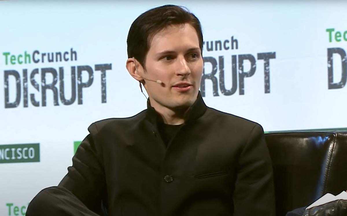 Pavel Durov îmbrăcat în negru