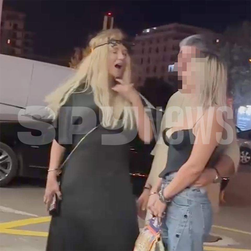 Tania Budi arată impecabil! Frumoasă, rafinată și ravisantă! Atrage privirile oriunde ar merge! / PAPARAZZI