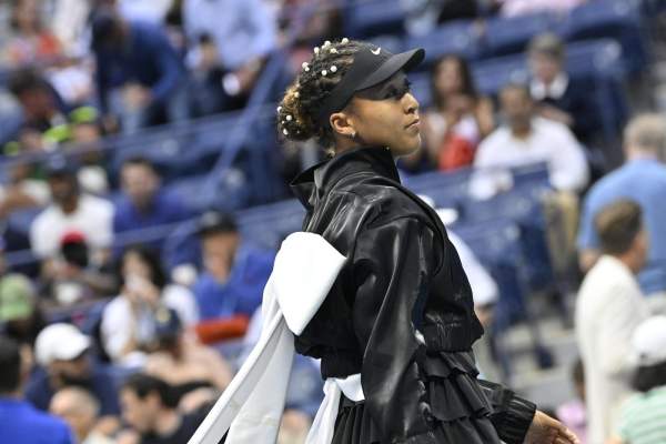 Cine este Naomi Osaka, una dintre cele mai controversate jucătoare de tenis. A uimit cu tinutele extravagante pe teren | FOTO