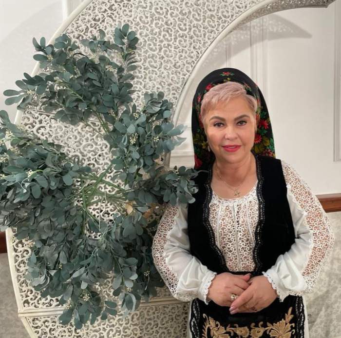 Valeria Arnăutu in costum traditional