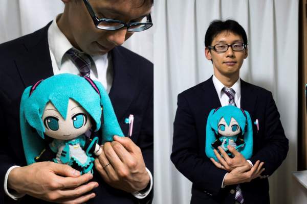 Un bărbat s-a căsătorit cu o păpușă! Ce probleme au întâmpinat cei doi în relație în cei 4 ani de la nuntă