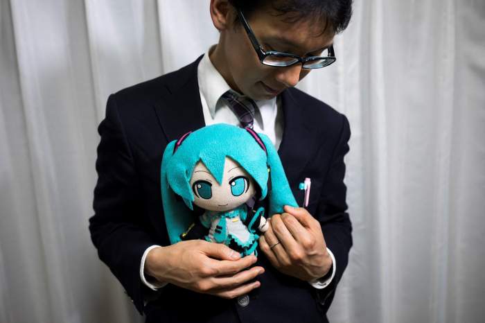 Akihiko Kondo este căsătorit cu Hatsune Miku