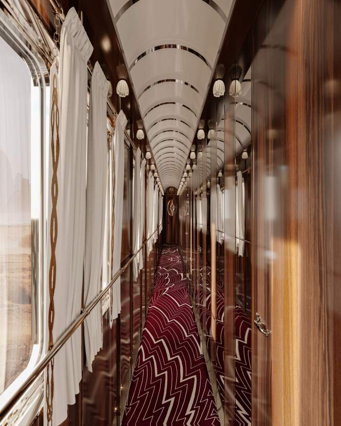 Orient Express a ajuns în Gara de Nord. Imagini spectaculoase cu trenul istoric