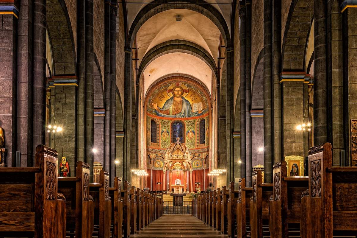 biserica interior