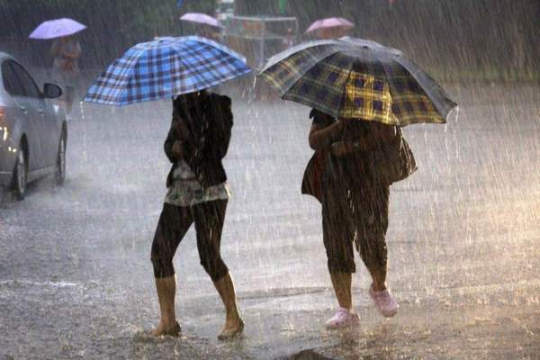 Anunț de ultimă oră al meteorologilor! Cod portocaliu de ploi torențiale și vijelii în București și alte 15 județe. Restul țării, sub avertizare cod galben / FOTO