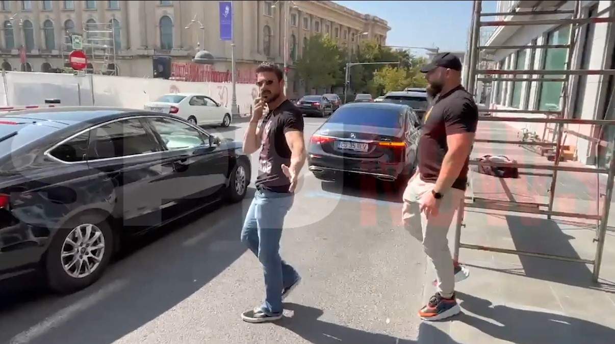 Michele Morrone și iubita lui, Bogdana, asaltați de presă, prin București! Se plimbă ca doi porumbei și atrag toate privirile / PAPARAZZI