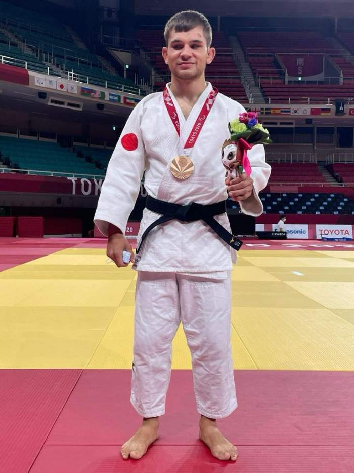 România câștigă prima medalie la jocurile paralimpice de la Paris. Povestea impresionantă a lui Alexandru Bologa, campionul care și-a pierdut vederea la 6 ani