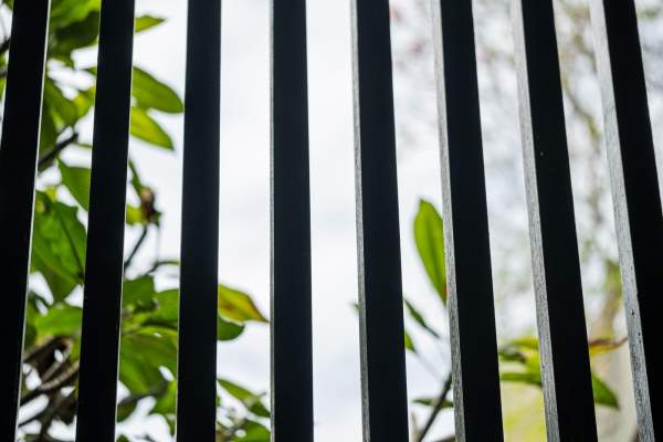 Țara unde oamenii plătesc un abonament de 150 $ pe lună ca să stea în închisoare. Unii spun că și-ar dori să rămână pentru totdeauna în spatele gratiilor