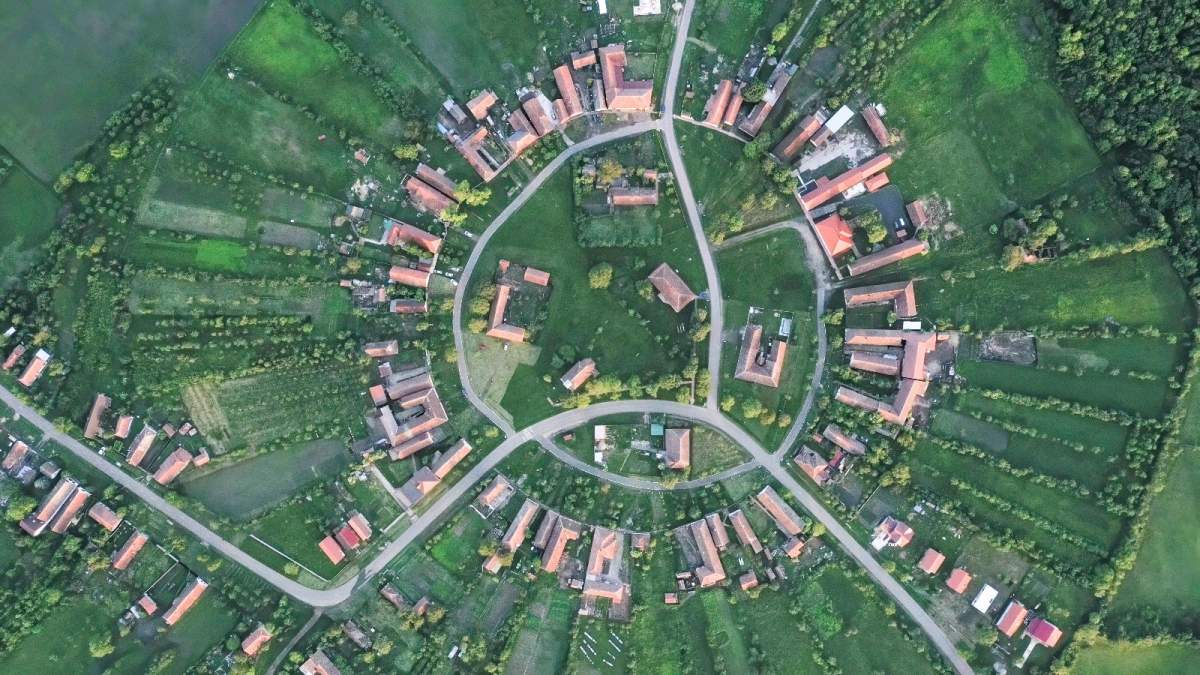 Satul rotund din România care îi uimește pe turiștii străini. charlottenburg