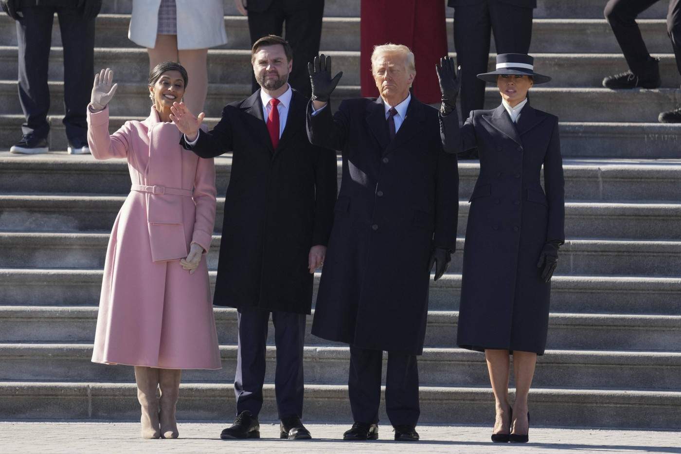 Ce ținută a purtat Melania Trump la ziua de investire. Celebritățile care au fost prezente la jurământul lui Donald Trump / FOTO