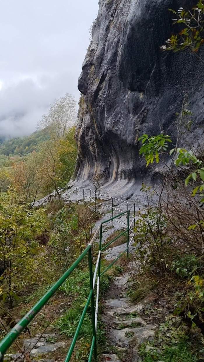 Locul din România unde tot mai mulți turiști aleg să vină în vacanță. Satul are doar 40 de locuitori, dar ascunde adevărate comori pitoreşti